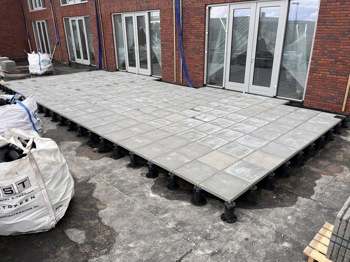 Dakterras De Nieuwe Haven - tegels op dragers in aanleg