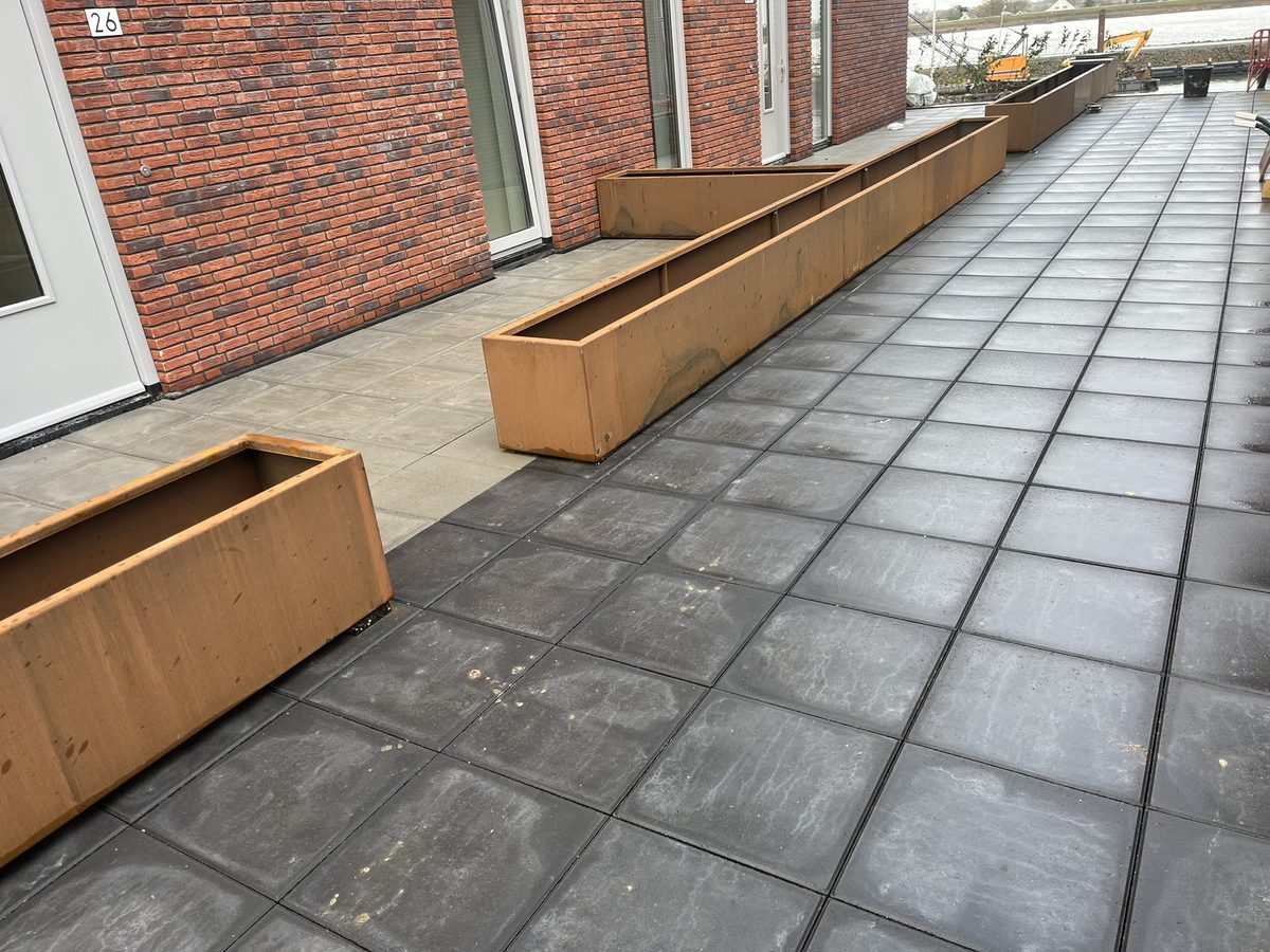 Dakterras De Nieuwe Haven - plantenbakken langs gevel